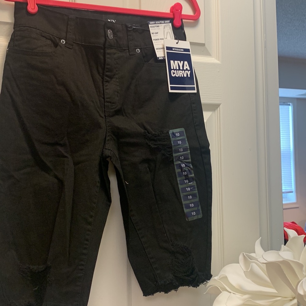 New York and Company Distressed Curvy Sculpting Shorts